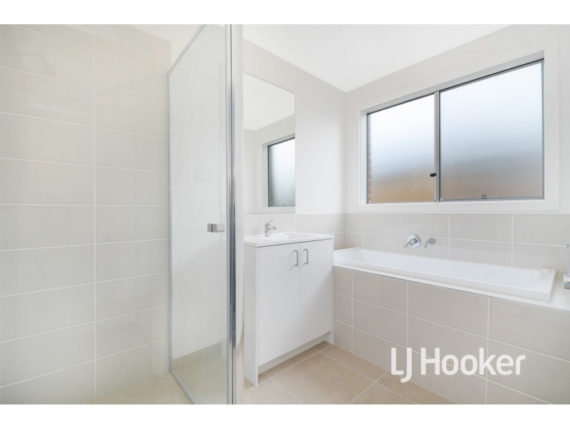 9 Merlot Road, Pakenham VIC 3810