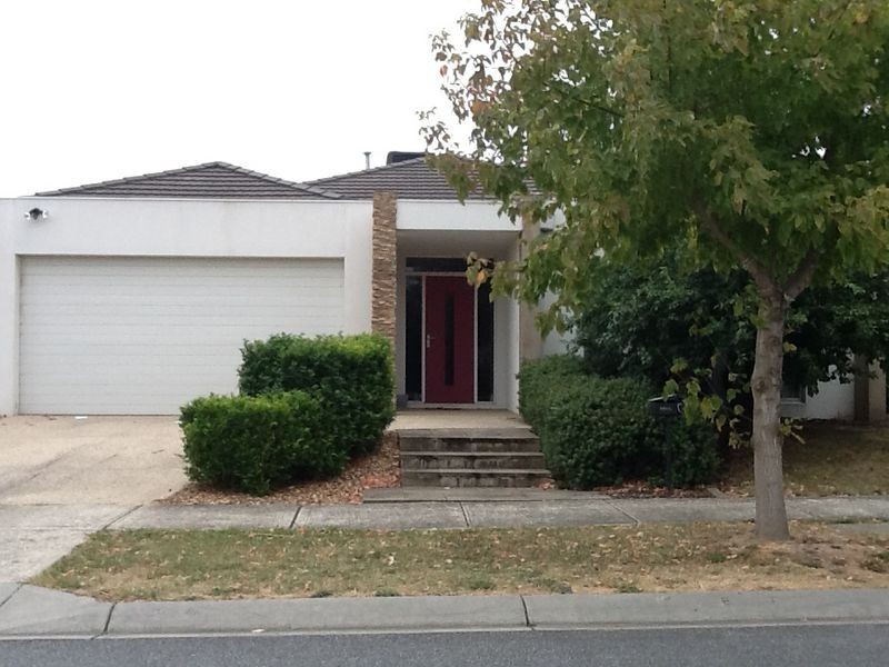 8 Reidel Avenue, Pakenham VIC 3810