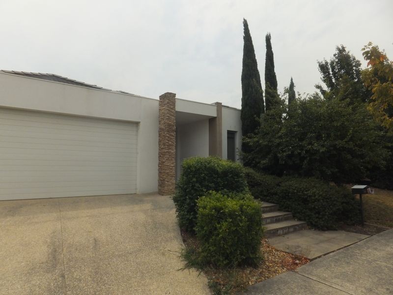 8 Reidel Avenue, Pakenham VIC 3810