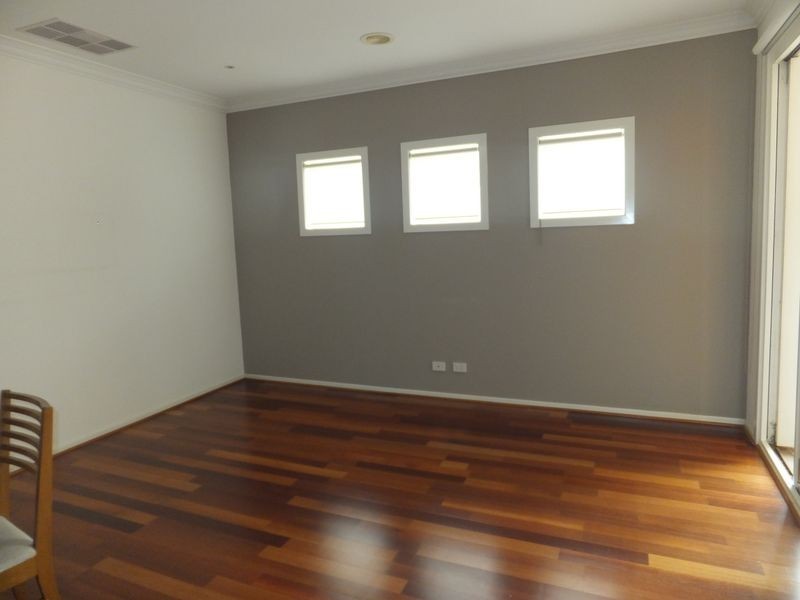 8 Reidel Avenue, Pakenham VIC 3810