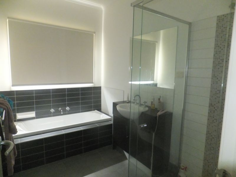 8 Reidel Avenue, Pakenham VIC 3810