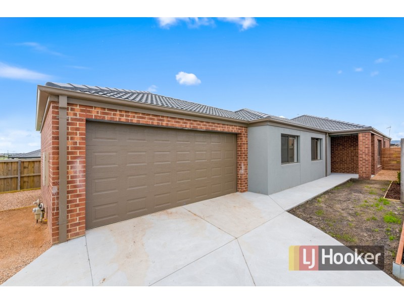 8 Emaleigh Close, Officer VIC 3809