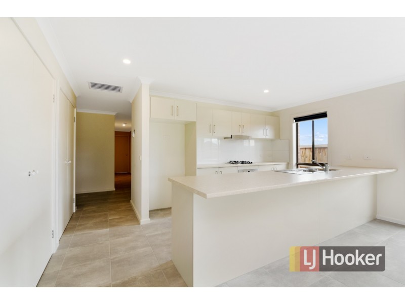 8 Emaleigh Close, Officer VIC 3809