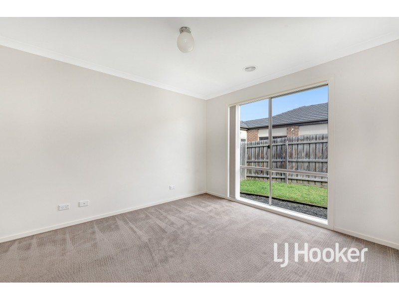 3 Mcclenaghan Place, Pakenham VIC 3810
