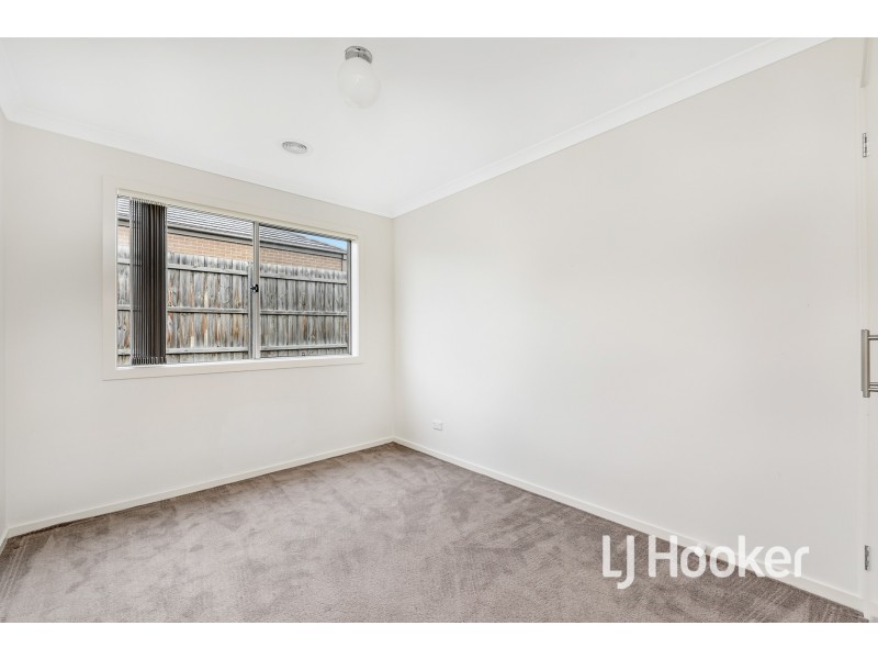 3 Mcclenaghan Place, Pakenham VIC 3810