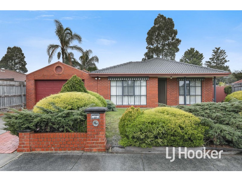 17 Cyprus Place, Pakenham VIC 3810