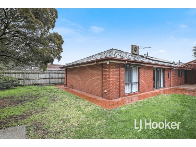 17 Cyprus Place, Pakenham VIC 3810