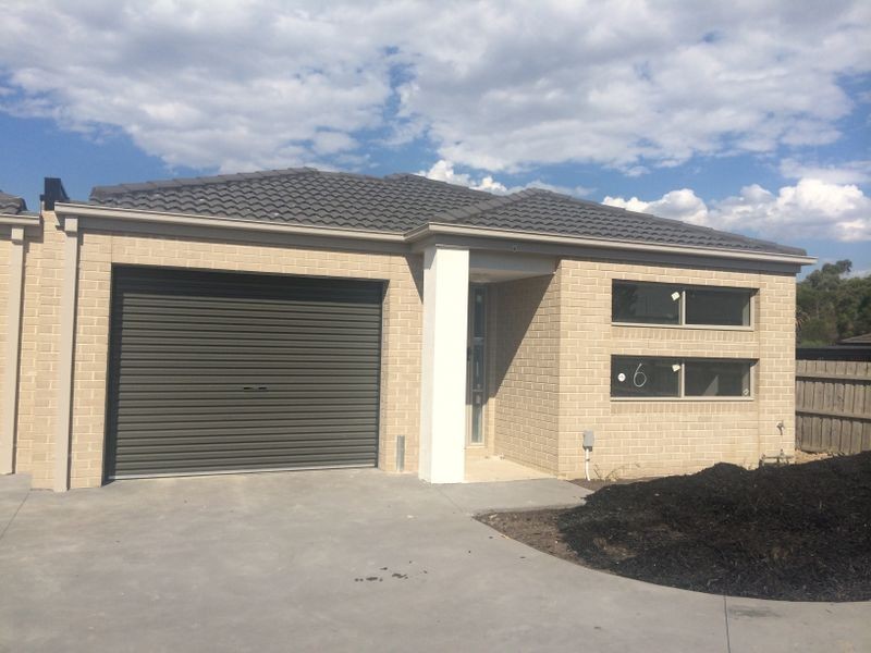 6/30 Sir Thomas Drive, Pakenham VIC 3810