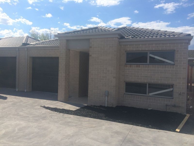3/30 Sir Thomas Drirve, Pakenham VIC 3810