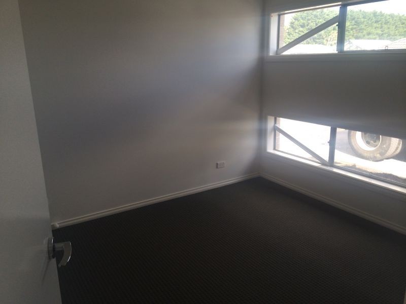 3/30 Sir Thomas Drirve, Pakenham VIC 3810