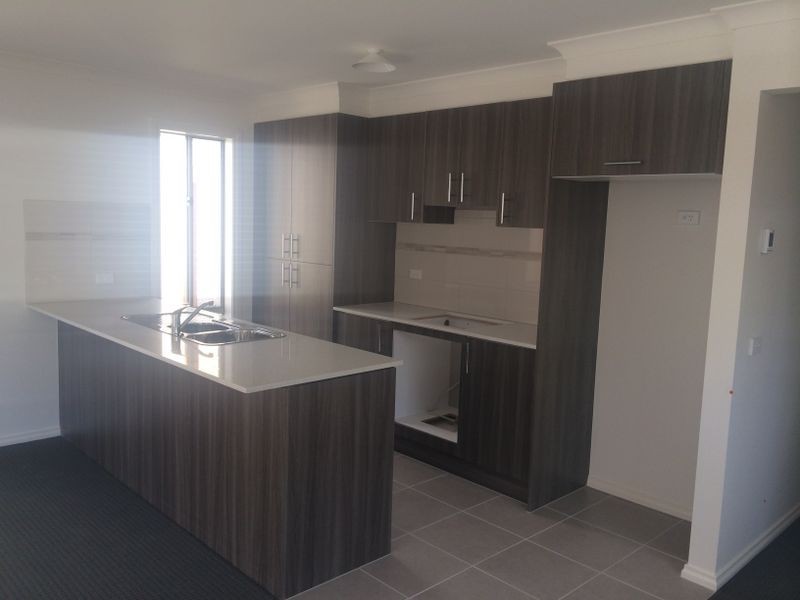 3/30 Sir Thomas Drirve, Pakenham VIC 3810