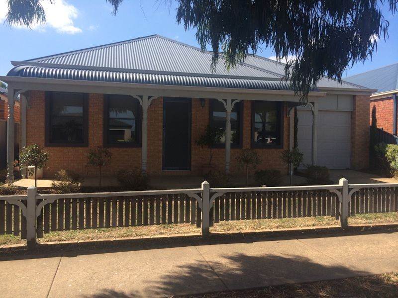 18 Mallee Circuit, Pakenham VIC 3810