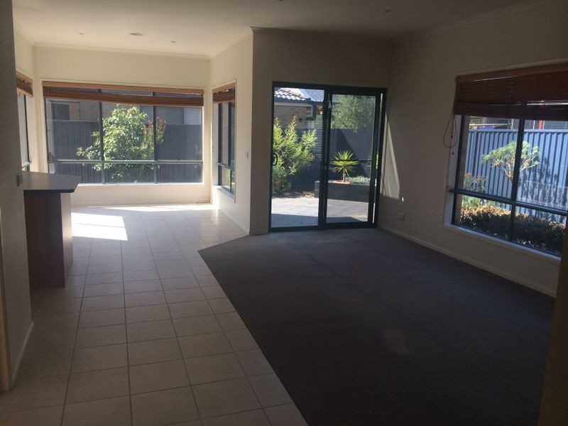 18 Mallee Circuit, Pakenham VIC 3810