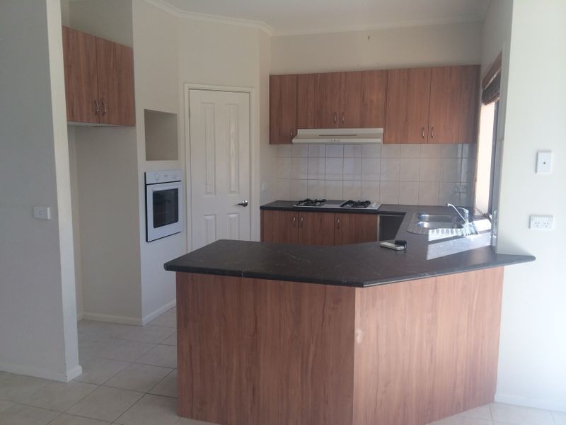 18 Mallee Circuit, Pakenham VIC 3810