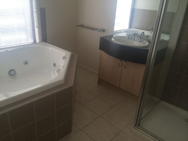 18 Mallee Circuit, Pakenham VIC 3810