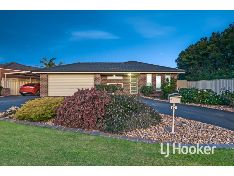 6 Teal Place, Pakenham VIC 3810