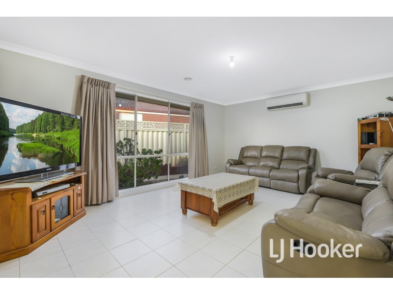 6 Teal Place, Pakenham VIC 3810