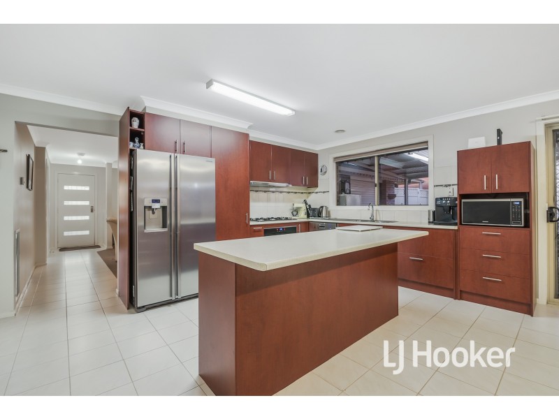 6 Teal Place, Pakenham VIC 3810