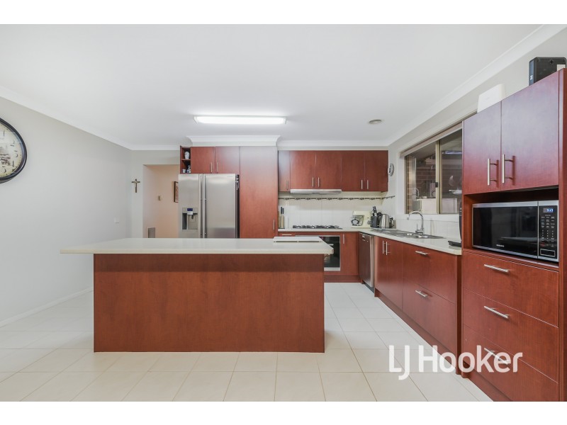6 Teal Place, Pakenham VIC 3810