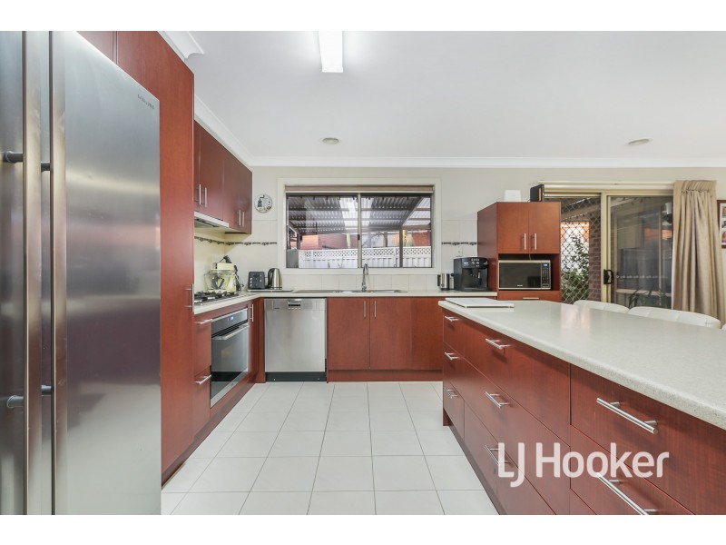 6 Teal Place, Pakenham VIC 3810