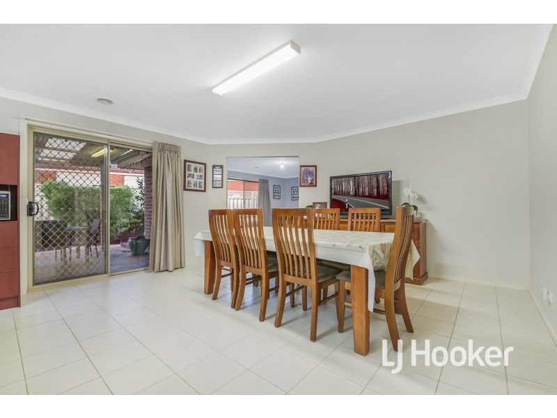 6 Teal Place, Pakenham VIC 3810