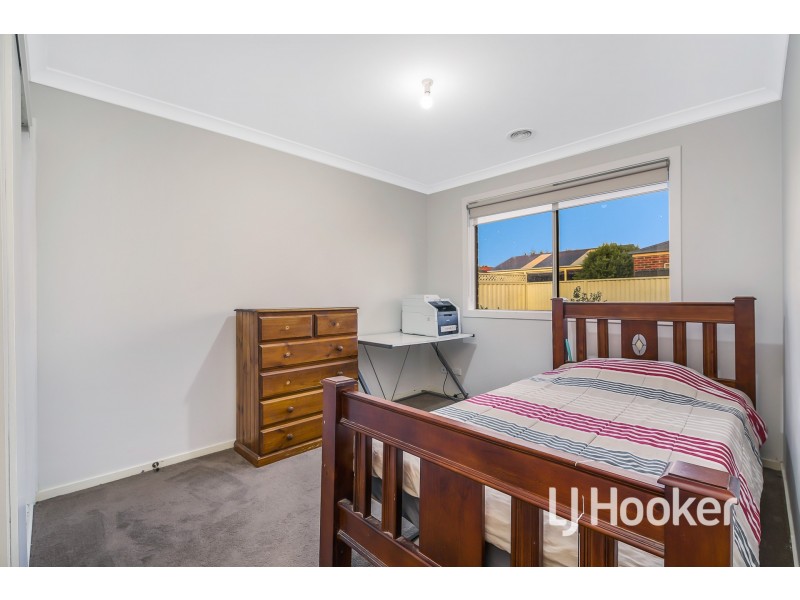 6 Teal Place, Pakenham VIC 3810