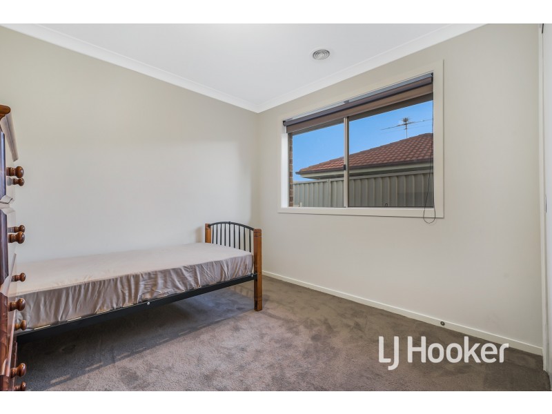 6 Teal Place, Pakenham VIC 3810