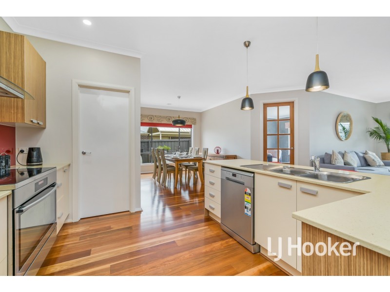 125 Livingstone Boulevard, Pakenham VIC 3810