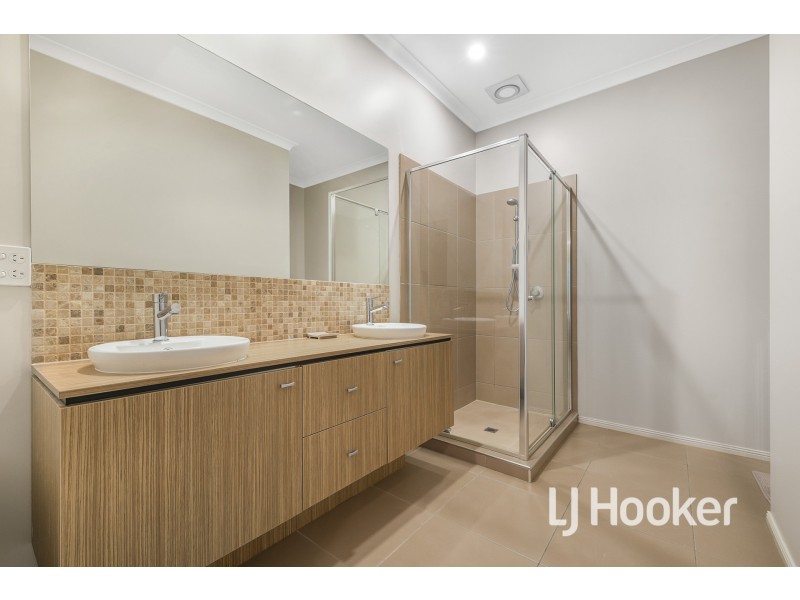 125 Livingstone Boulevard, Pakenham VIC 3810