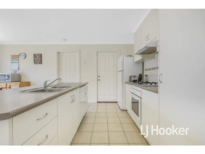 3/12 Renlik Court, Pakenham VIC 3810