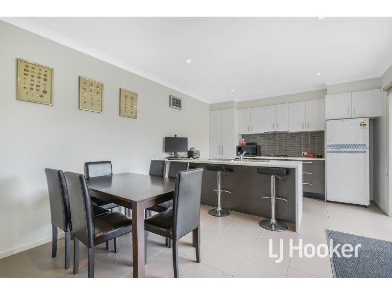 35 Rush Lily Drive, Officer VIC 3809