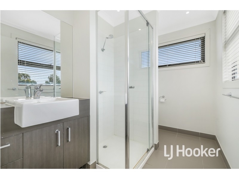 35 Rush Lily Drive, Officer VIC 3809