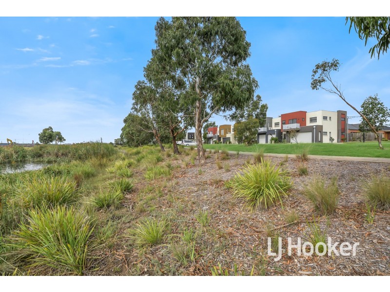 35 Rush Lily Drive, Officer VIC 3809