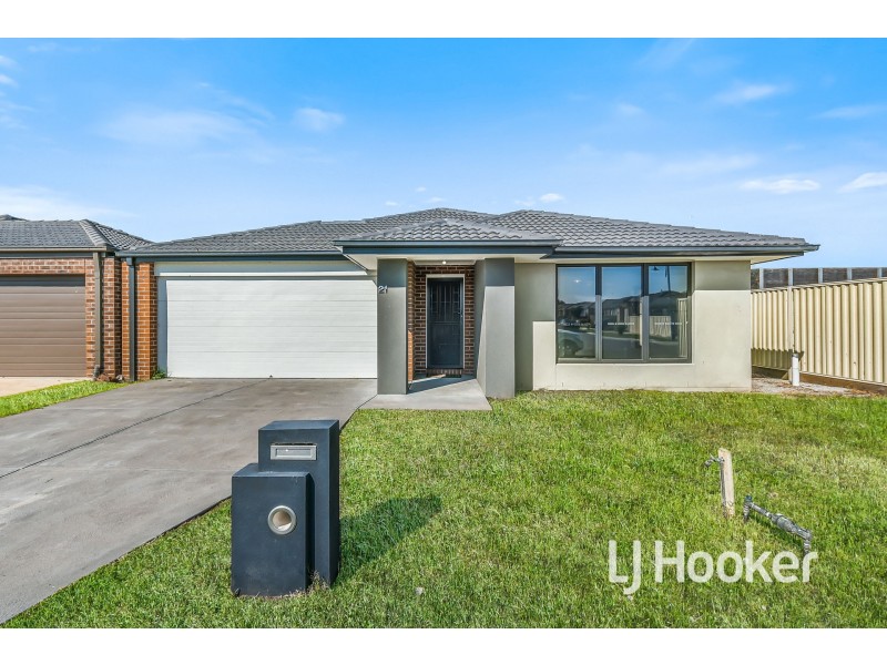 21 Cumberland Drive, Pakenham VIC 3810