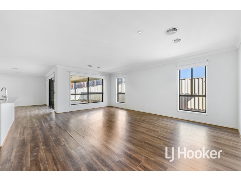 21 Cumberland Drive, Pakenham VIC 3810