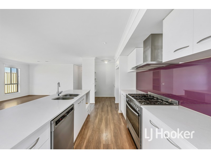 21 Cumberland Drive, Pakenham VIC 3810