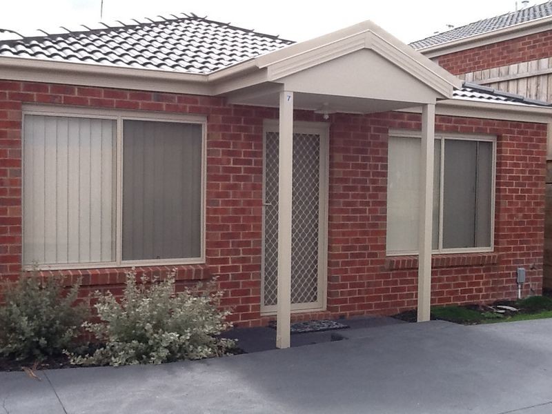 7/12 McClenaghan Place, Pakenham VIC 3810