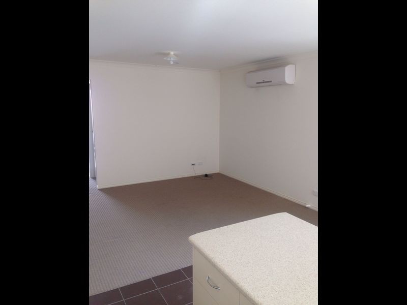 7/12 McClenaghan Place, Pakenham VIC 3810