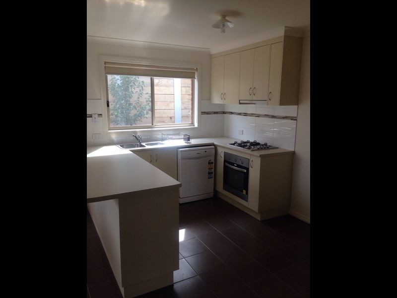 7/12 McClenaghan Place, Pakenham VIC 3810