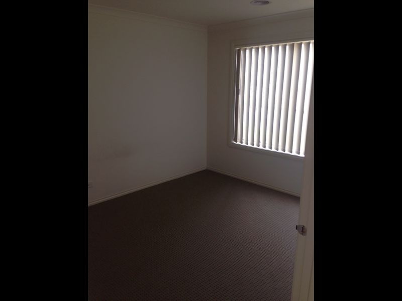 7/12 McClenaghan Place, Pakenham VIC 3810