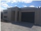 2/30 Sir Thomas Drirve, Pakenham VIC 3810