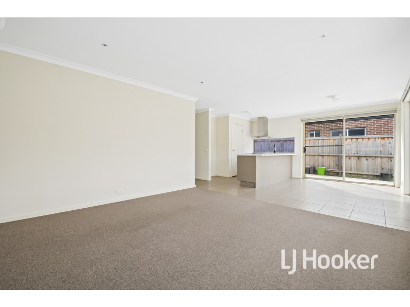 12 Peridot Avenue, Officer VIC 3809