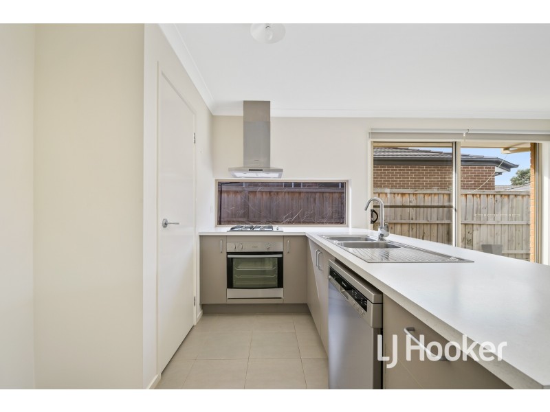 12 Peridot Avenue, Officer VIC 3809