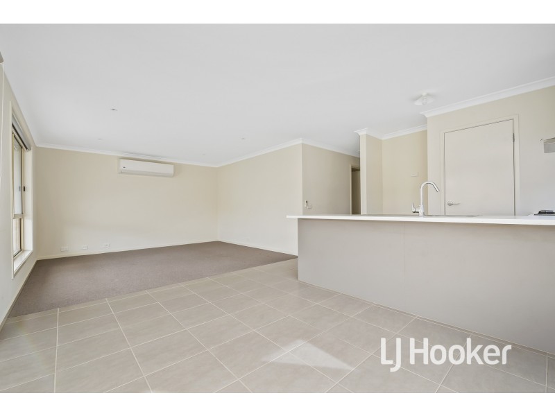 12 Peridot Avenue, Officer VIC 3809