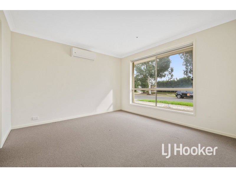 12 Peridot Avenue, Officer VIC 3809