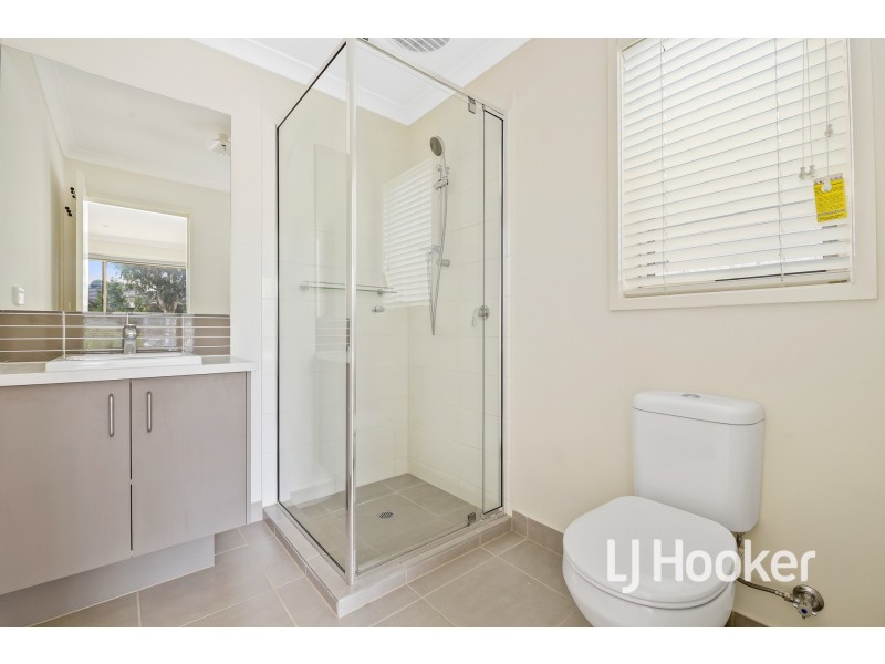 12 Peridot Avenue, Officer VIC 3809