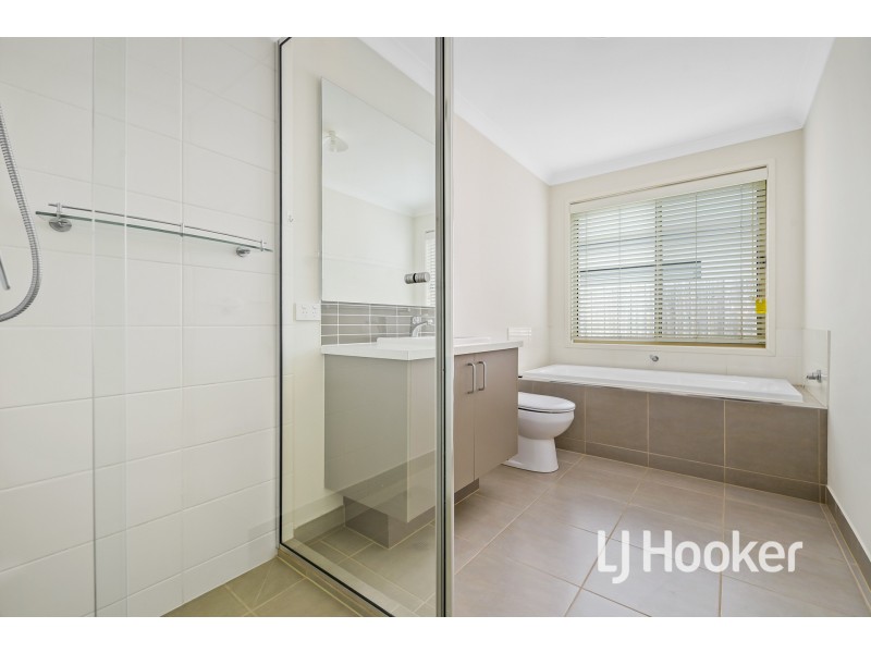 12 Peridot Avenue, Officer VIC 3809