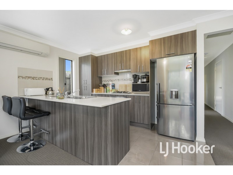 5/30 Sir Thomas Drive, Pakenham VIC 3810