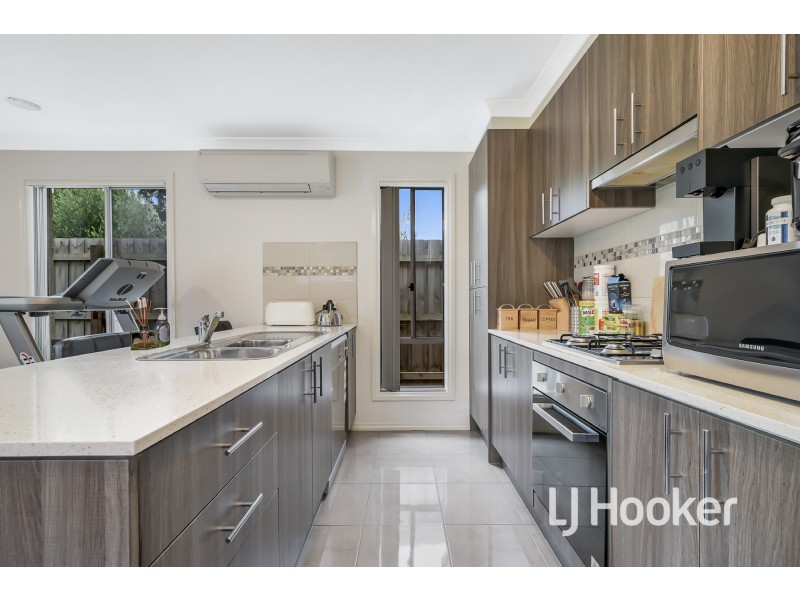 5/30 Sir Thomas Drive, Pakenham VIC 3810