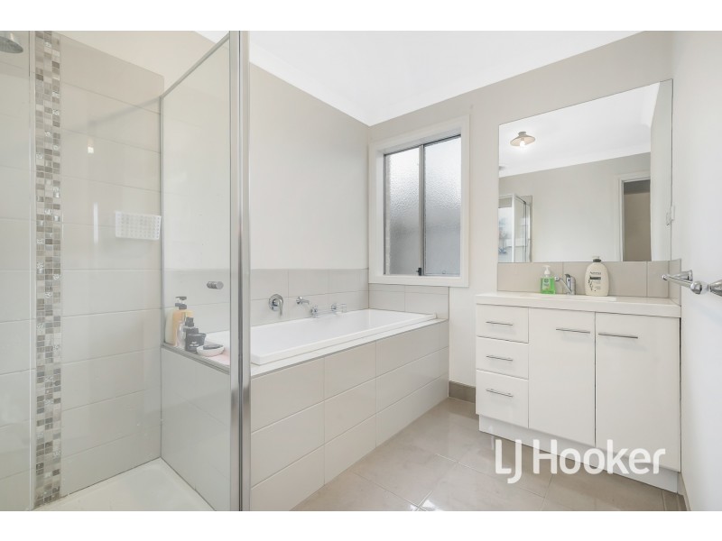 5/30 Sir Thomas Drive, Pakenham VIC 3810